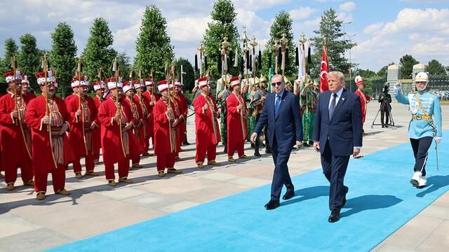 NATO Zirvesi'nde Yeniçeri Karşılama Töreni Büyük Beğeni Topladı