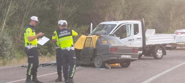 Sivas Divriği'de Trafik Kazası: 1 Ölü, 2 Yaralı