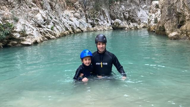 8 yaşındaki Asya Yeşilyurt, Bilecik'teki Abadiye Kanyonu'nu başarıyla geçti