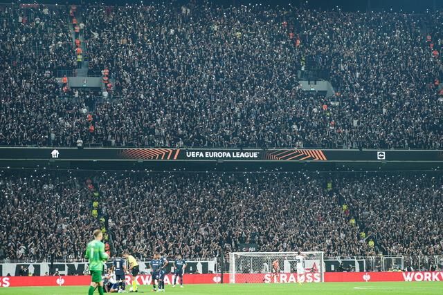 Beşiktaş Taraftarları Takımlarını Coşkuyla Destekledi