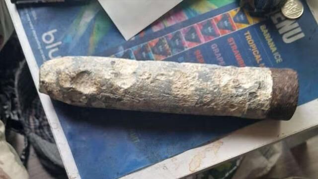 İngiltere'de 10 Yıldır Evinde Saklanan Metal Parça Yapay Zekayla Bomba Çıktı