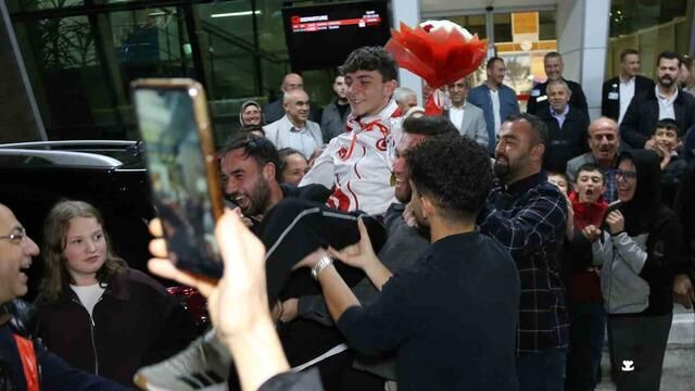 Milli Kick Boksçu Yiğit Şişman İsrailli Rakibini Finalde Yendi
