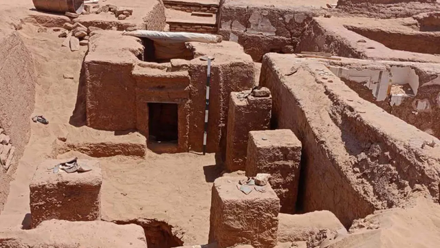 Mısır'da 1700 Yıllık Mezar ve Üzerindeki Antik Yunanca Ağıt Bulundu