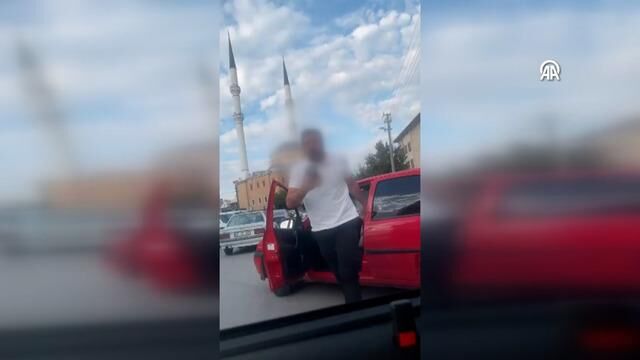 Otomobiliyle sürücünün önünü kesip tehdit eden kişi tutuklandı