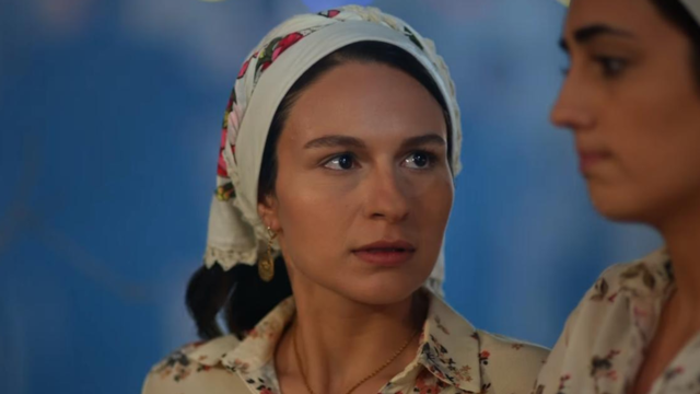 Selin Yeninci, 27. Sadri Alışık Ödülleri'nde tarzıyla dikkat çekti