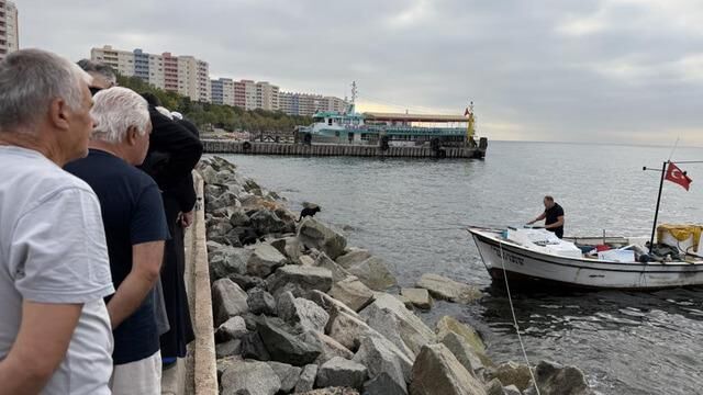 Yalova Armutlu'da Tatilciler Her Sabah Mehmet Mutluhan'ın Kayık Servisine İlgi Gösteriyor