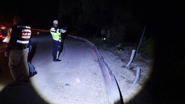 Antalya'da hafif ticari araç uçuruma devrildi: 2 kişi hayatını kaybetti