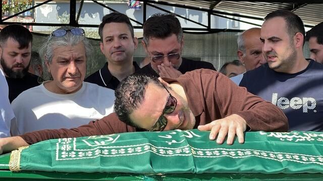 Atilla Taş'ın kızı Sezen Taş son yolculuğuna uğurlandı