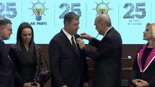 Cemil Tugay AK Parti'ye katıldı, ilk sözleri dikkat çekti