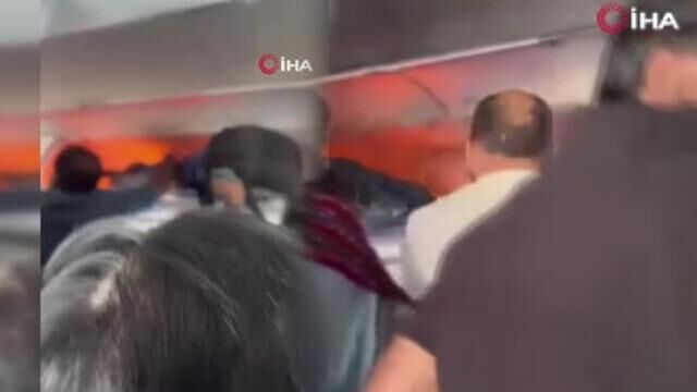Hindistan'da Delhi-Chennai seferini yapan uçakta elektronik cihaz yangını