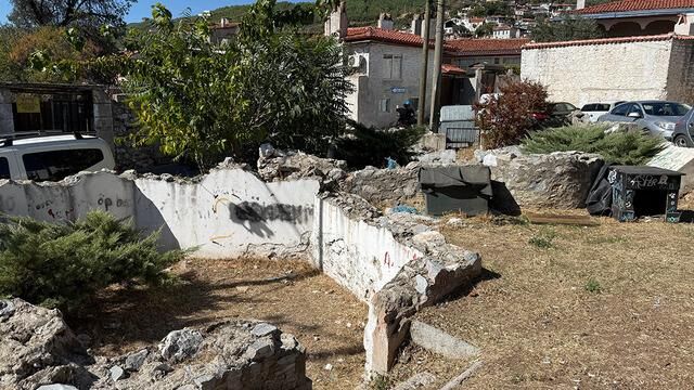 Muğla'daki 1572 yapımı Üç Erenler Türbesi kalıntıları bakımsız kaldı