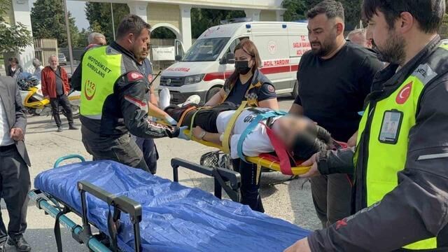 Samsun Canik'te otomobille çarpışan 17 yaşındaki motosiklet sürücüsü yaralandı