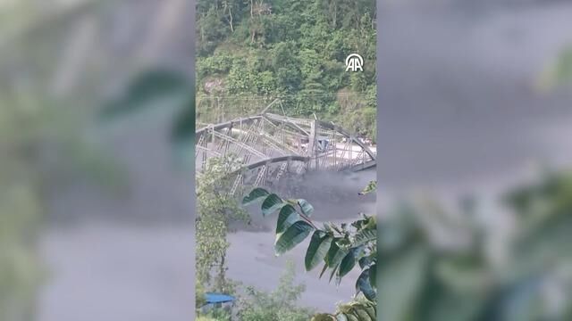 Sel felaketinde köprü yıkıldı