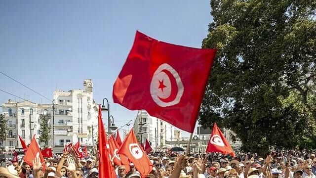 Tunus'ta sendikalar ekonomik kriz ve siyasi gerilime karşı toplumsal harekete hazırlanıyor